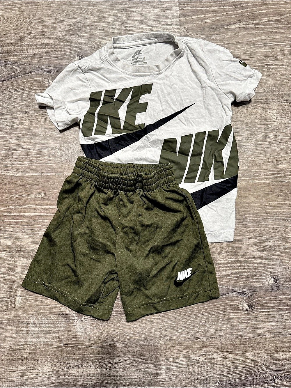 Nike Kids Color Block Athletic Set in Green & White